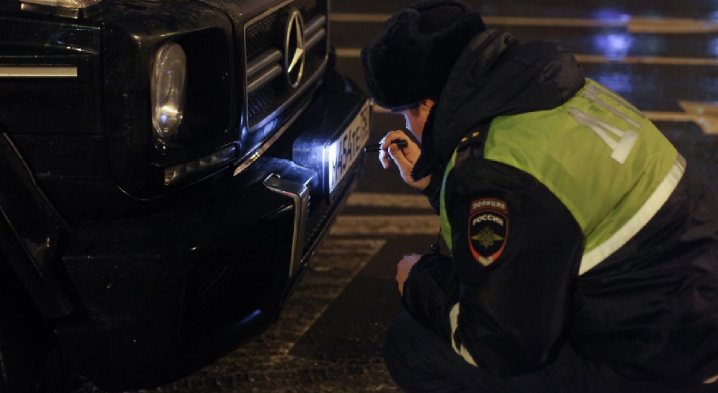 ГИБДД оштрафует за шипы летом и отключенный омыватель фар — «Коммерсант»