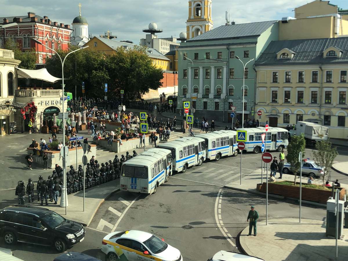 Акция за свободные выборы на бульварах в Москве: онлайн-трансляция The Bell