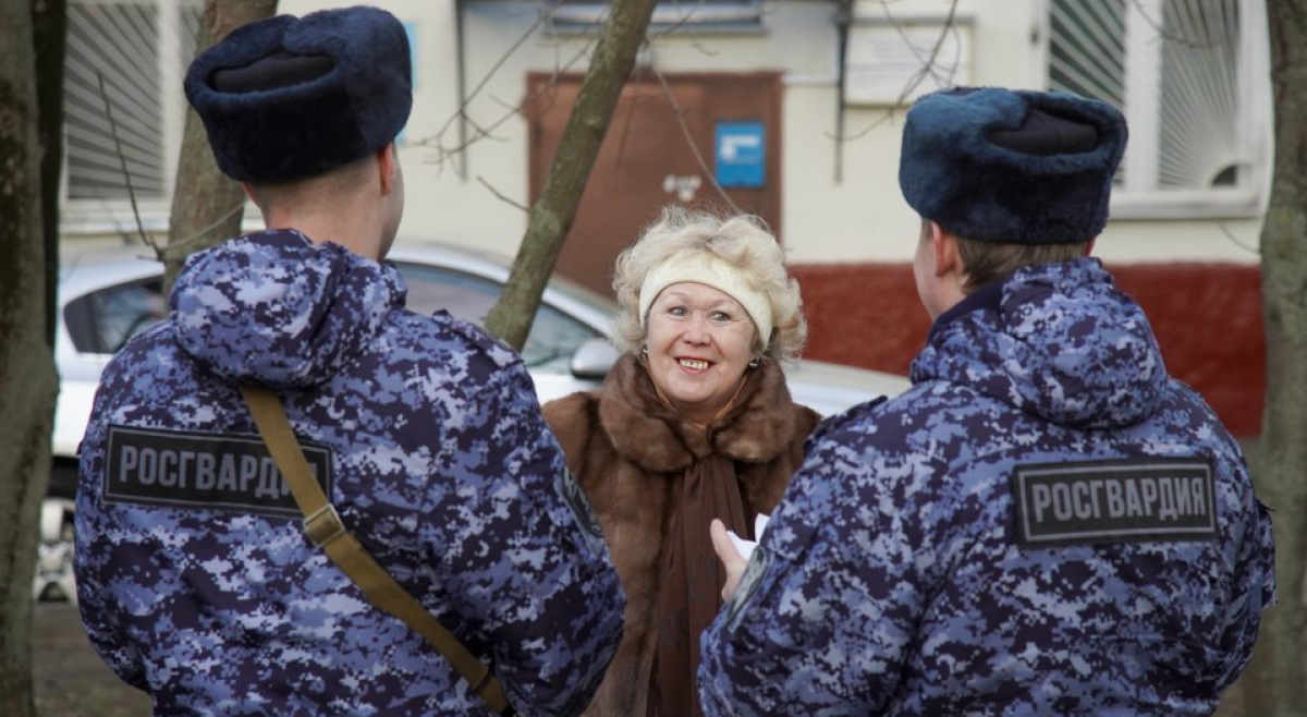 Полиция Москвы будет патрулировать детские площадки, дворы и кладбища